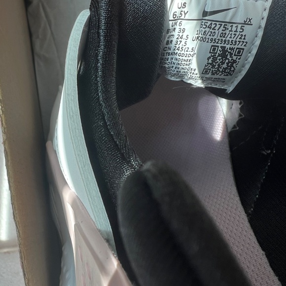 New Nike Women's Shoes Black, White, Pink - Picture 10 of 10